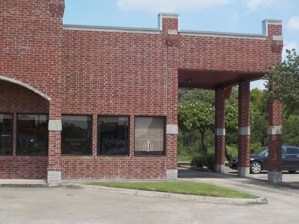 Tejon Plaza: 1601 Alton Gloor , Brownsville, TX 78526